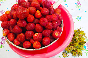 Подготавливаем клубнику